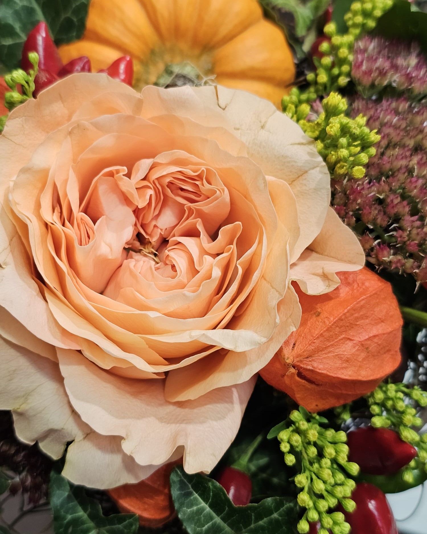 🌿 Blumen Freude in der Donnersbergstraße 🌿
Seit heute gibt es in der Filiale Donnersbergstraße unsere neue Blumen Freude: liebevoll gefertigte Gestecke für 13,90 €.
Täglich frisch mit saisonalen Blumen arrangiert.
Ein schöner Farbtupfer für Zuhause oder zum Verschenken.
#kochchristmann #kaiserslautern #floristik #blumenfreude #regional #blumengesteck #blumenliebe #handarbeit