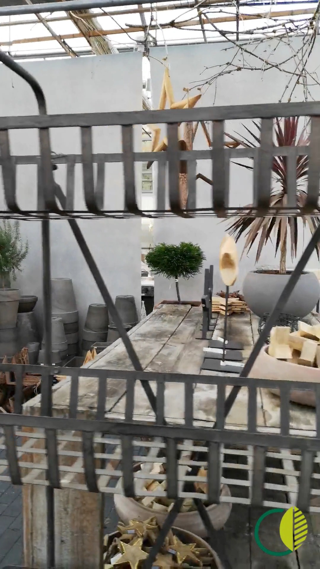 Ein Rundgang durchs überdachte Freiland 🍃
Die Adventsausstellung nimmt Form an, überall wird dekoriert und vorbereitet.
In zwei Tagen ist es so weit: Samstag geht’s los! 🎄

#kochchristmann #kaiserslautern #gärtnerei #adventsausstellung #floristik #freiland #regional #saisonal #werkstatt