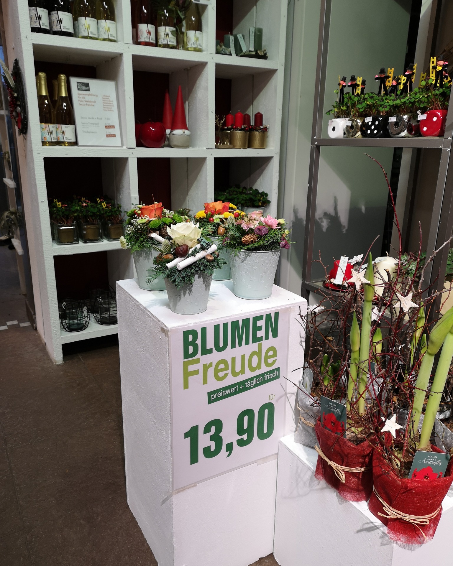 Blumenfreude für jeden Tag.
In unserer Filiale in der Donnersbergstraße entstehen täglich frische Gestecke.
Handgearbeitet, wechselnd im Stil und immer zum Preis von 13,90 €.
Einfach vorbeikommen und mitnehmen.

#kochchristmann #kaiserslautern #blumenfreude #floristik #blumenliebe #gärtnerei