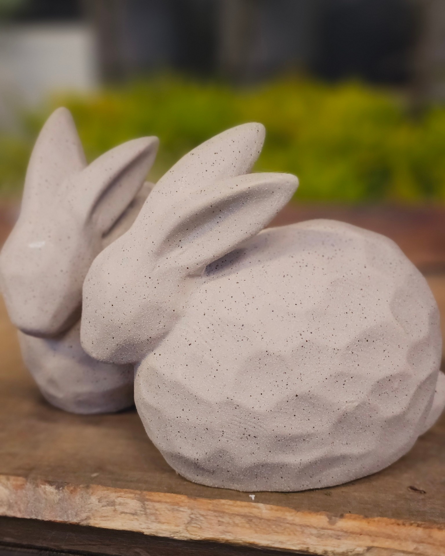 Hasen in vielen Varianten.
Unterschiedliche Farben, Größen und Materialien.

#kochchristmann #kaiserslautern #frühling #deko #osterzeit #gärtnerei