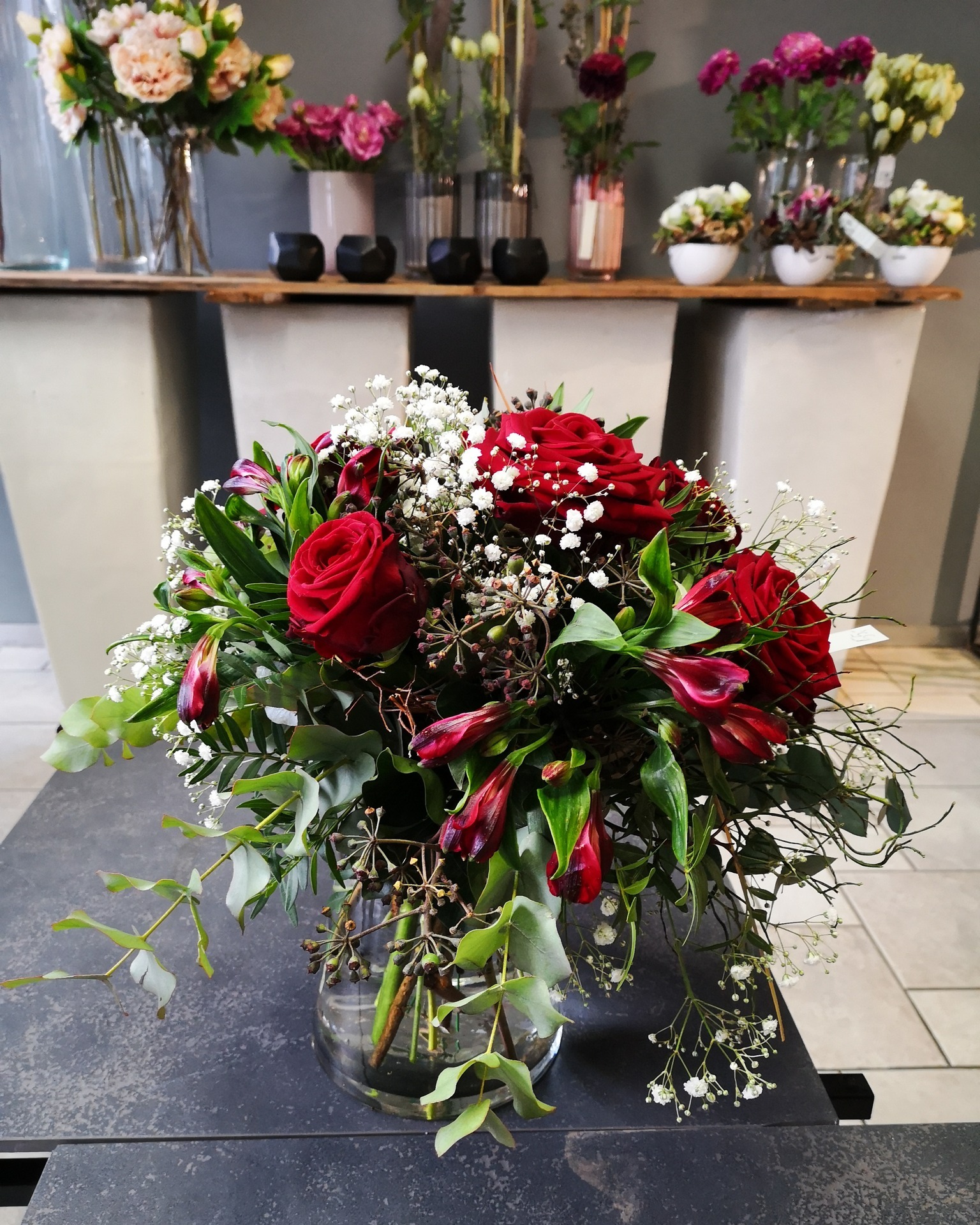 Rote Rosen zum Valentinstag.
Ein zeitloser Klassiker, der seit jeher für besondere Momente steht. ❤️🌹

#kochchristmann #kaiserslautern #valentinstag #roterosen #blumenstrauß #floristik #blumenliebe